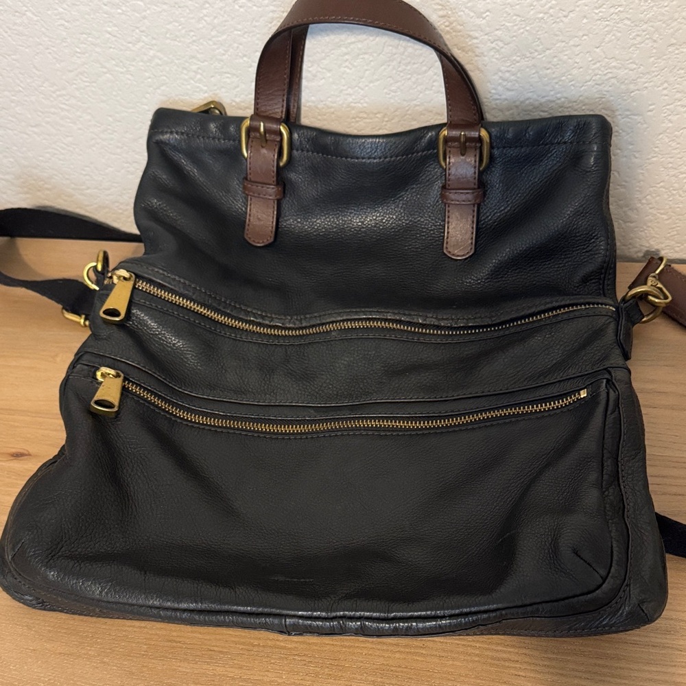 Fossil Black Leather Crossbody Bag with Brown Accents